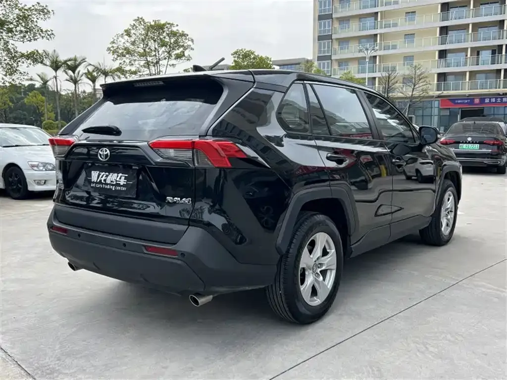 Toyota RAV4 2023 из CN, фото 8