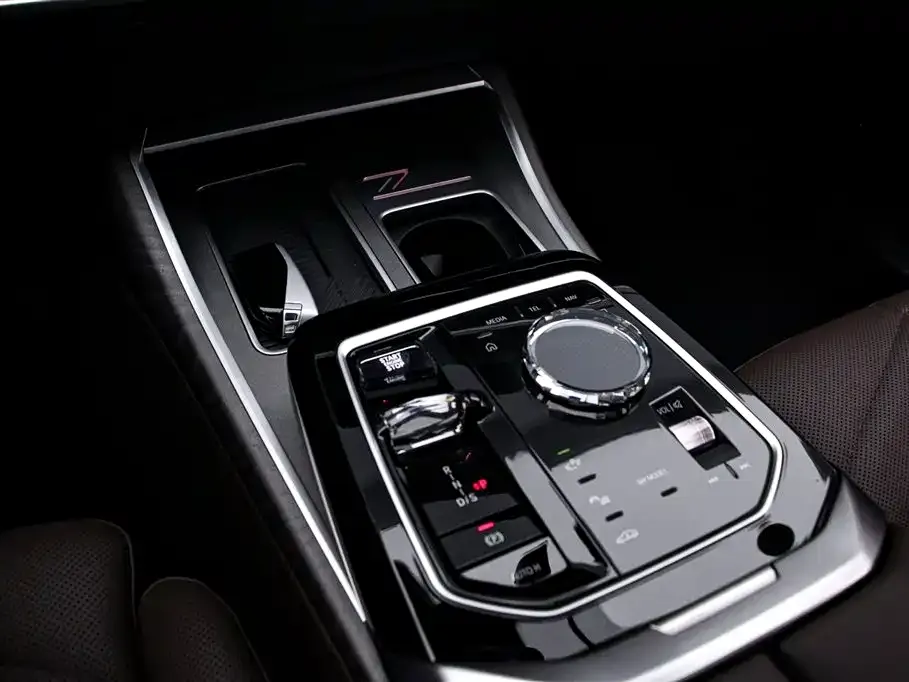 BMW 7 Series — фото 9