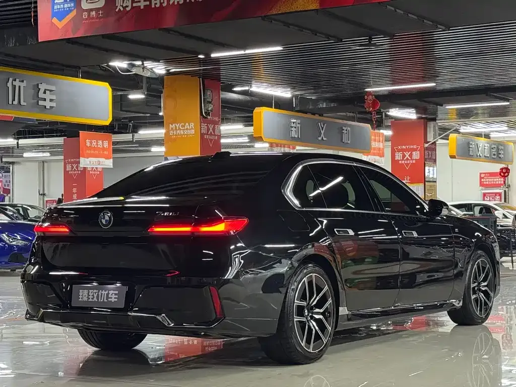 BMW 7 Series 2023 из CN, фото 9