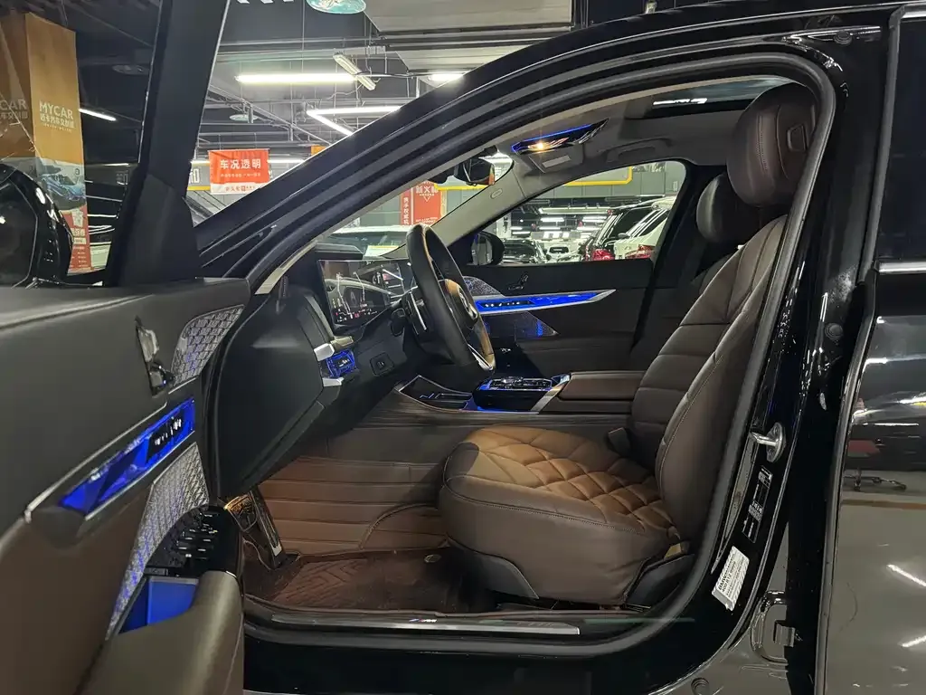 BMW 7 Series 2023 из CN, фото 6