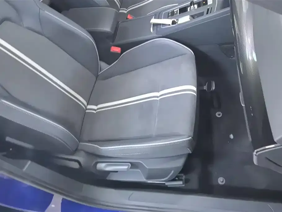 Volkswagen Golf 2021 из CN, фото 9