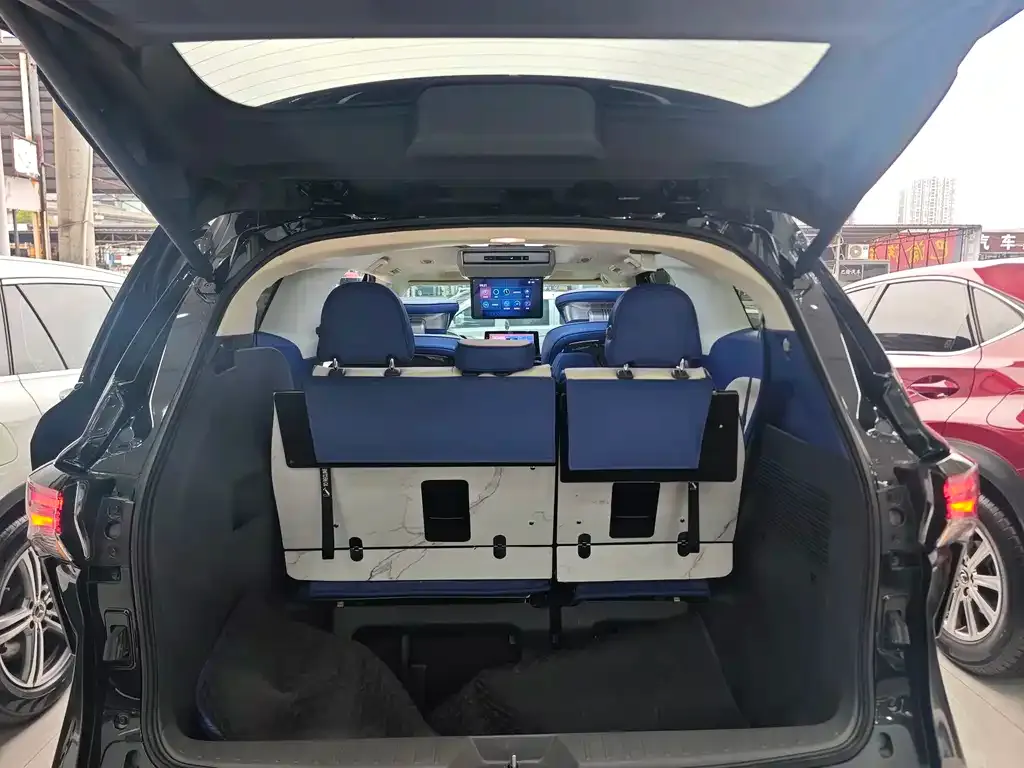 Toyota Granvia 2024 из CN, фото 4