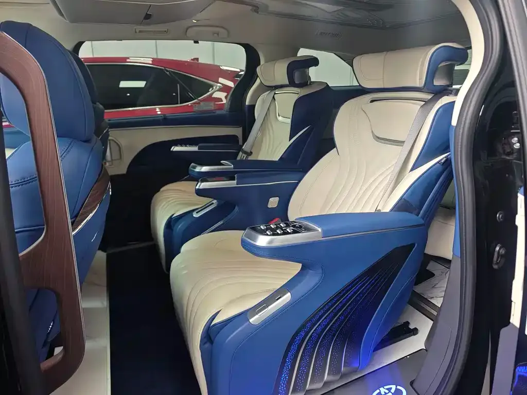 Toyota Granvia 2024 из CN, фото 7