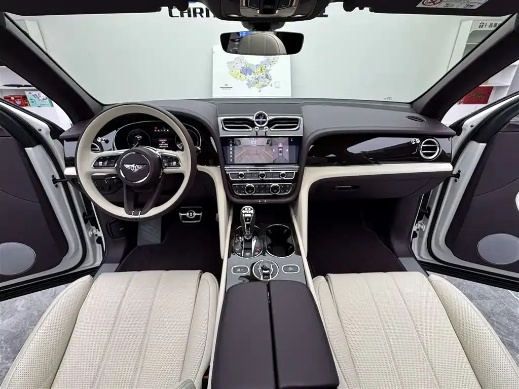 Bentley Bentayga 2024 из CN, фото 9