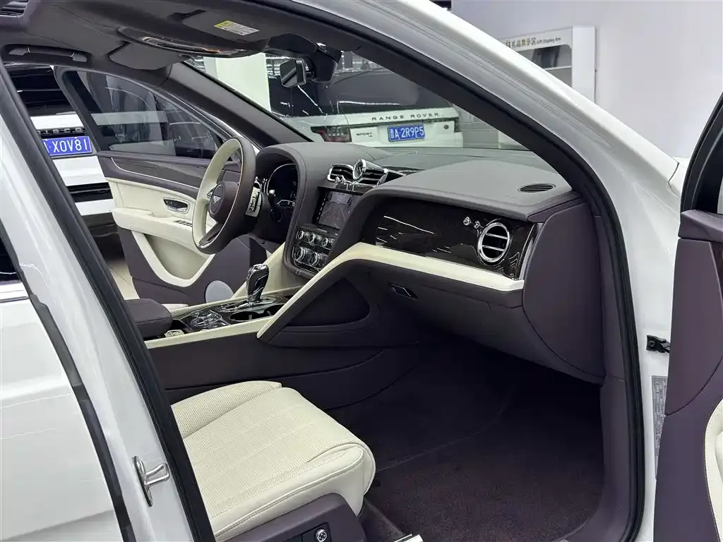 Bentley Bentayga 2024 из CN, фото 5