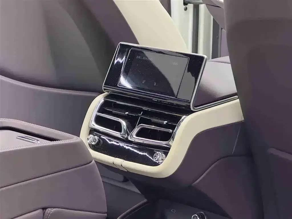 Bentley Bentayga 2024 из CN, фото 2