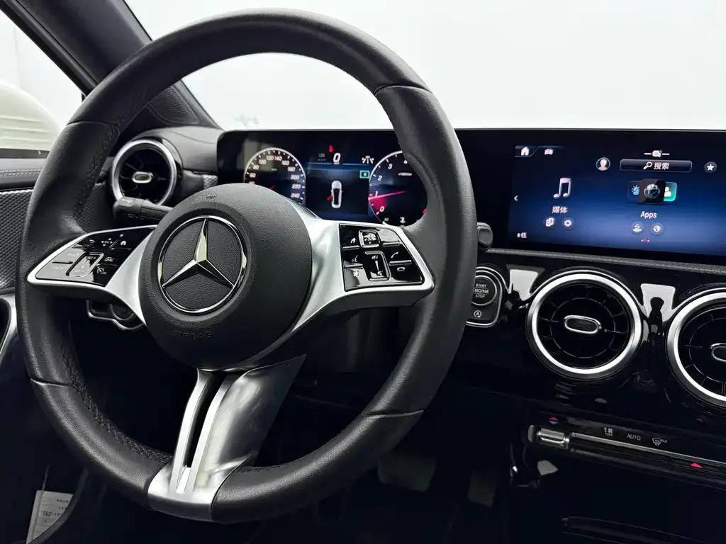 Mercedes-Benz A-Class 2023 из CN, фото 10