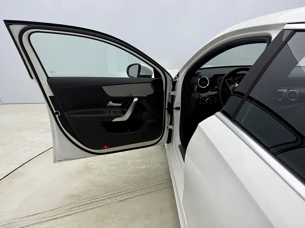 Mercedes-Benz A-Class 2023 из CN, фото 8