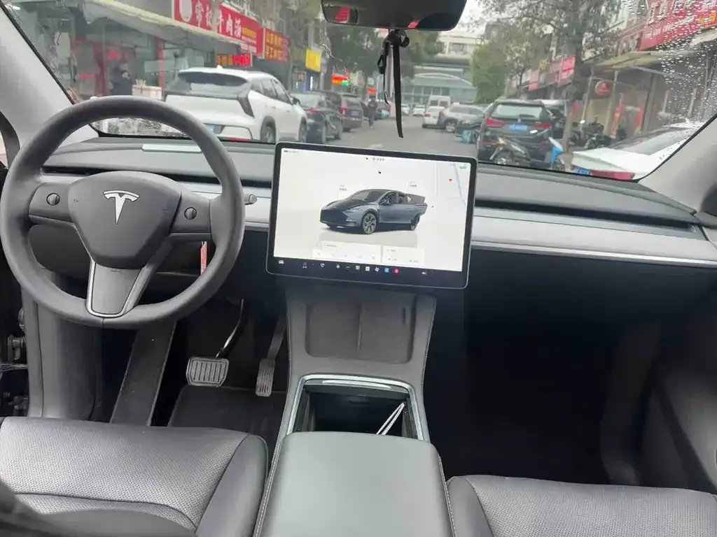 Tesla Model Y — фото 7