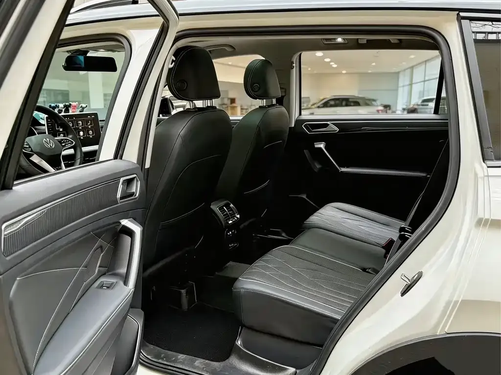 Volkswagen Tiguan L — фото 8