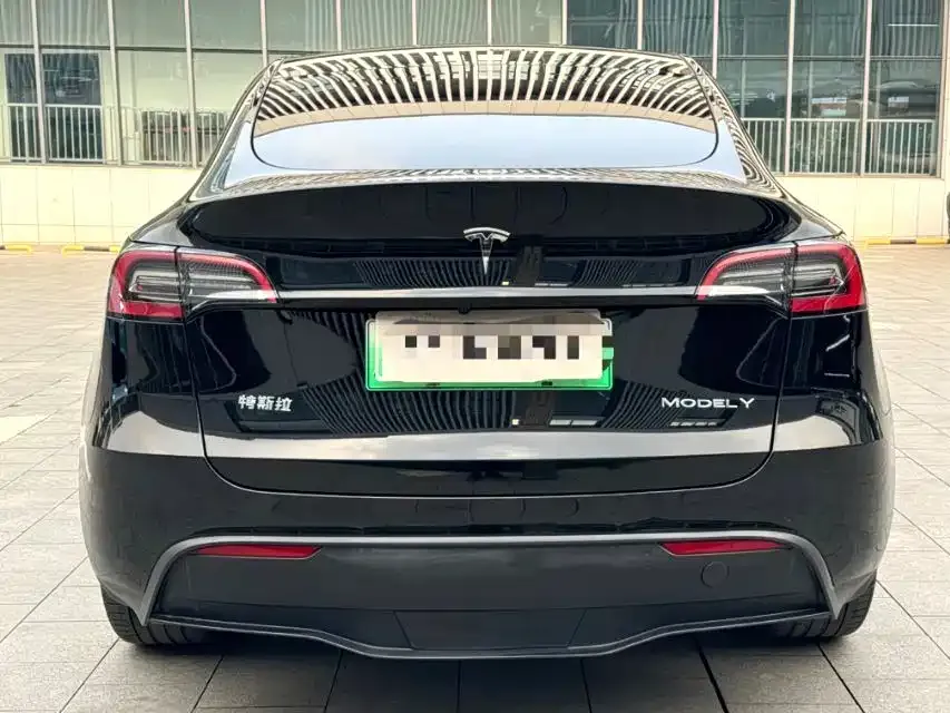 Tesla Model Y — фото 5