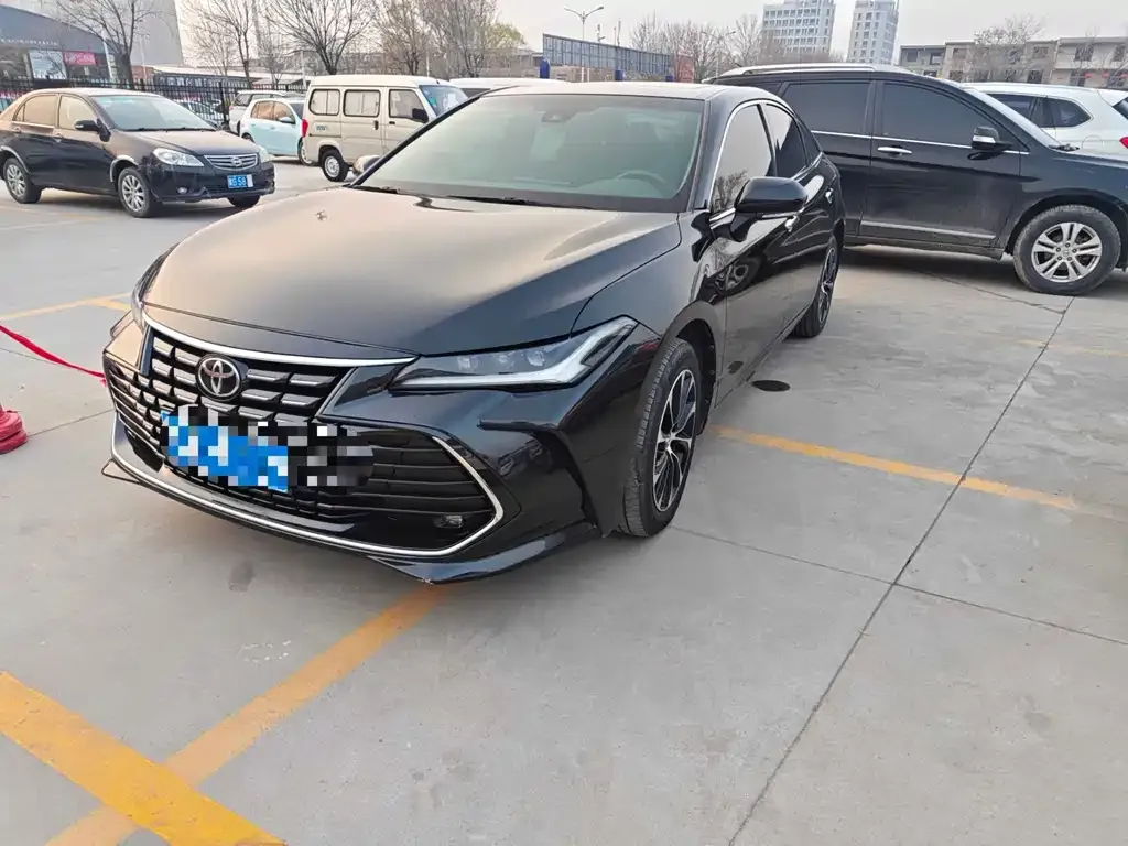 Toyota Avalon — фото 1