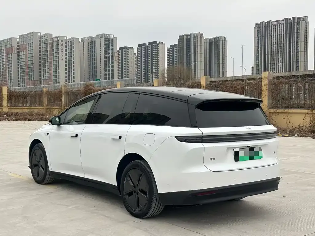 Li Auto i8 — фото 7