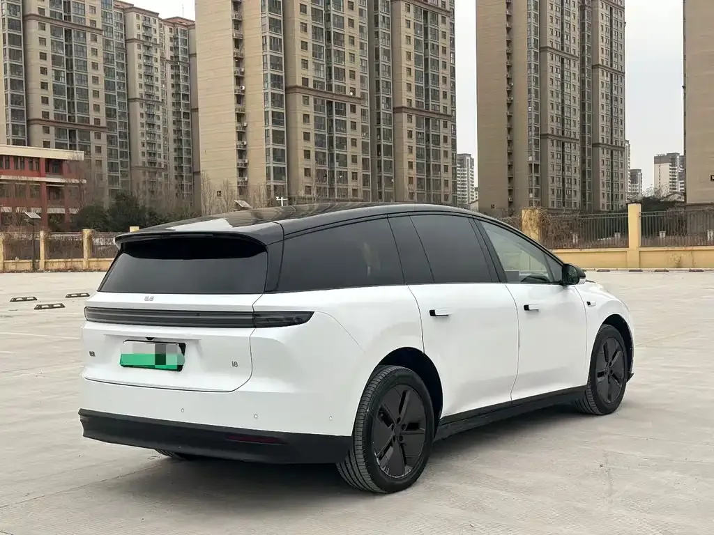 Li Auto i8 — фото 6
