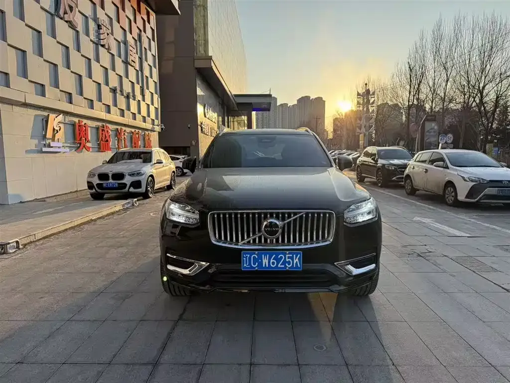 Volvo XC90 — фото 1