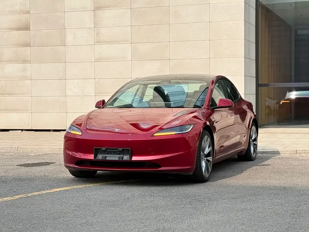 Tesla Model 3 — фото 1