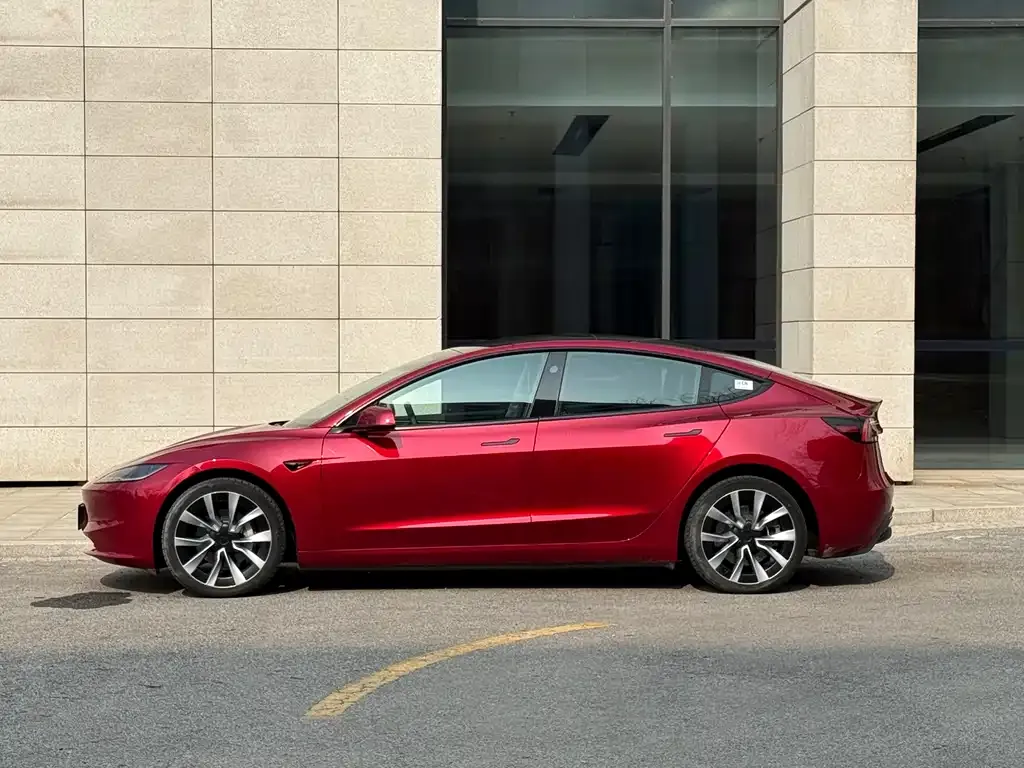 Tesla Model 3 — фото 9