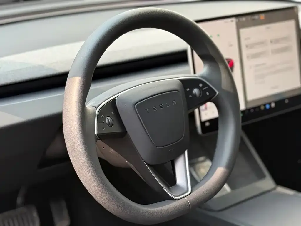 Tesla Model 3 — фото 3