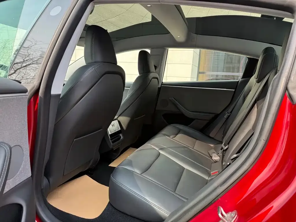 Tesla Model 3 — фото 2
