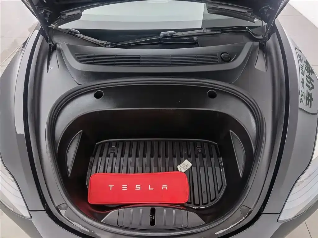 Tesla Model 3 — фото 10