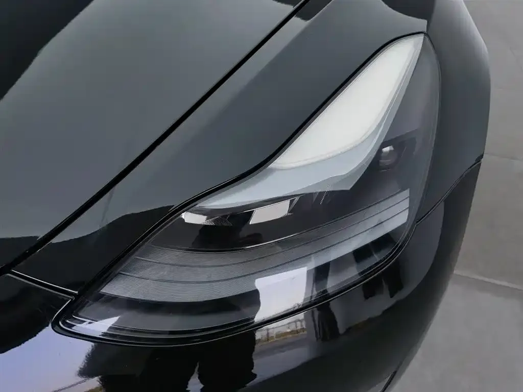 Tesla Model 3 — фото 4