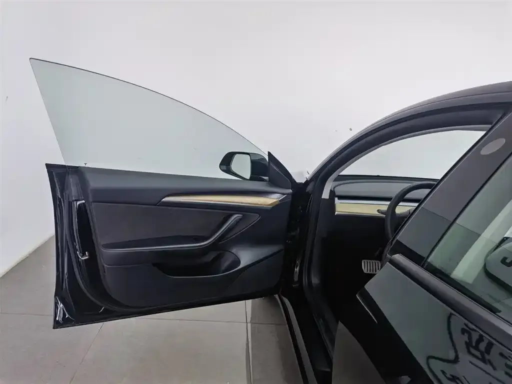 Tesla Model 3 — фото 2