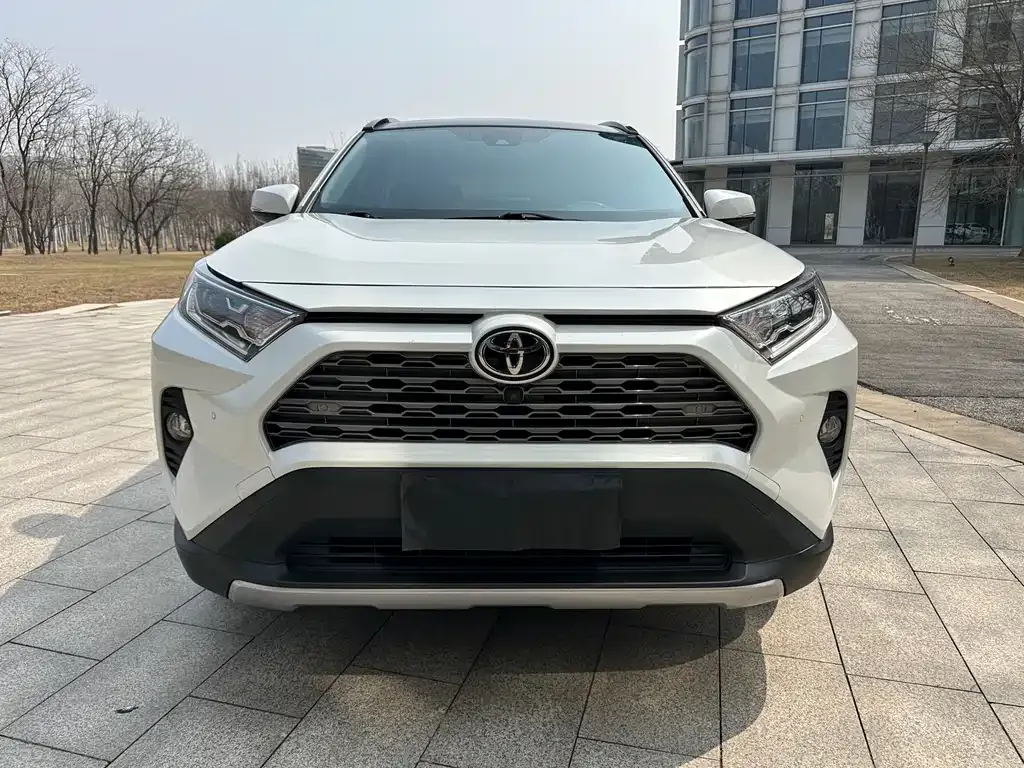 Toyota RAV4 — фото 6