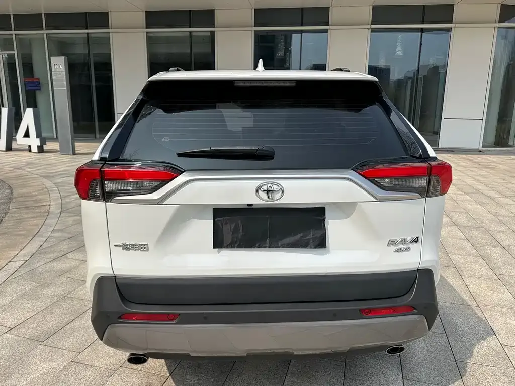 Toyota RAV4 — фото 2