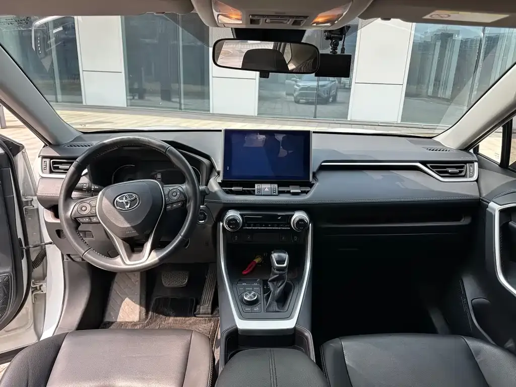 Toyota RAV4 — фото 4