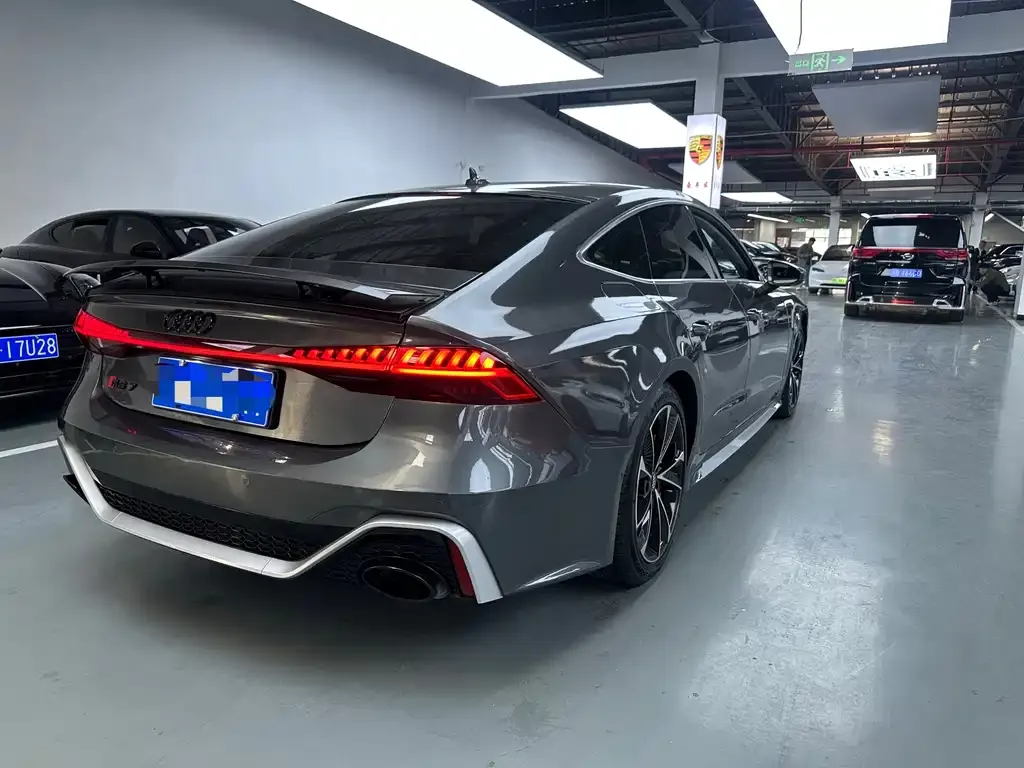 Audi A7 2021 из CN, фото 7