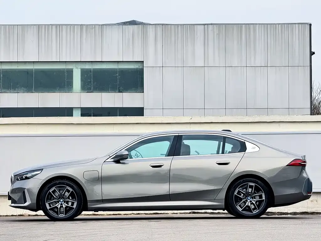 BMW i5 2025 из CN, фото 9
