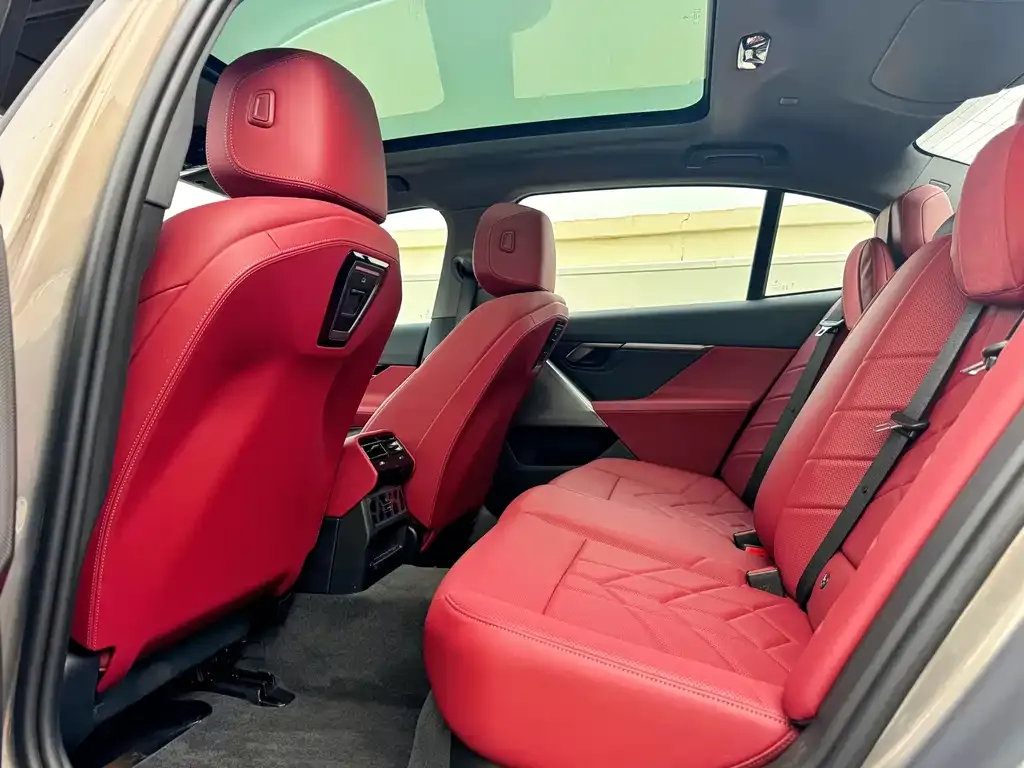 BMW i5 2025 из CN, фото 2