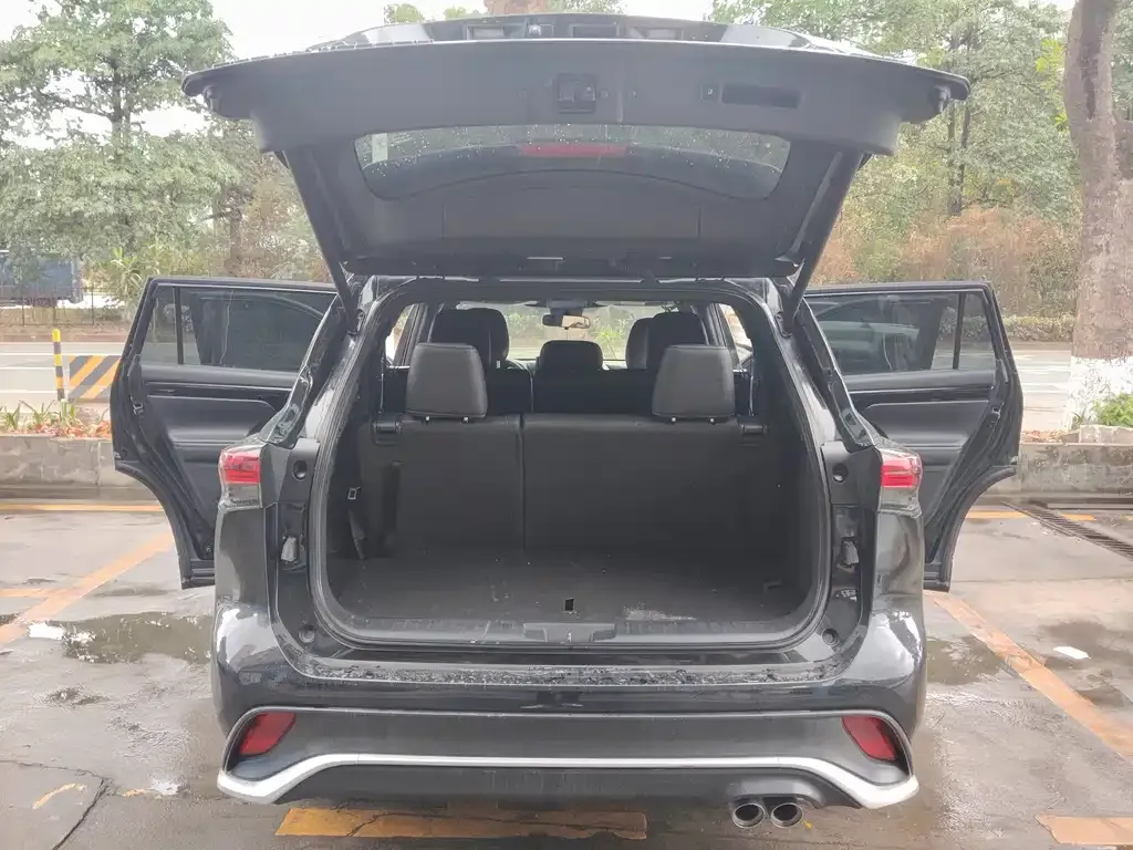 Toyota Crown Kluger 2023 из CN, фото 10