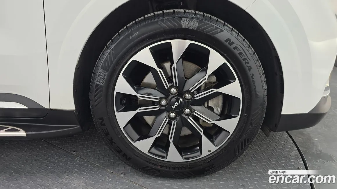 Kia Carnival — фото 10