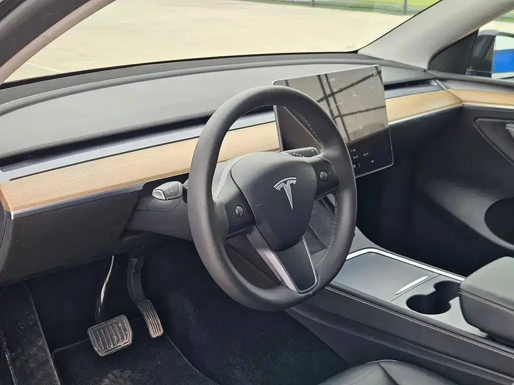 Tesla Model Y — фото 9