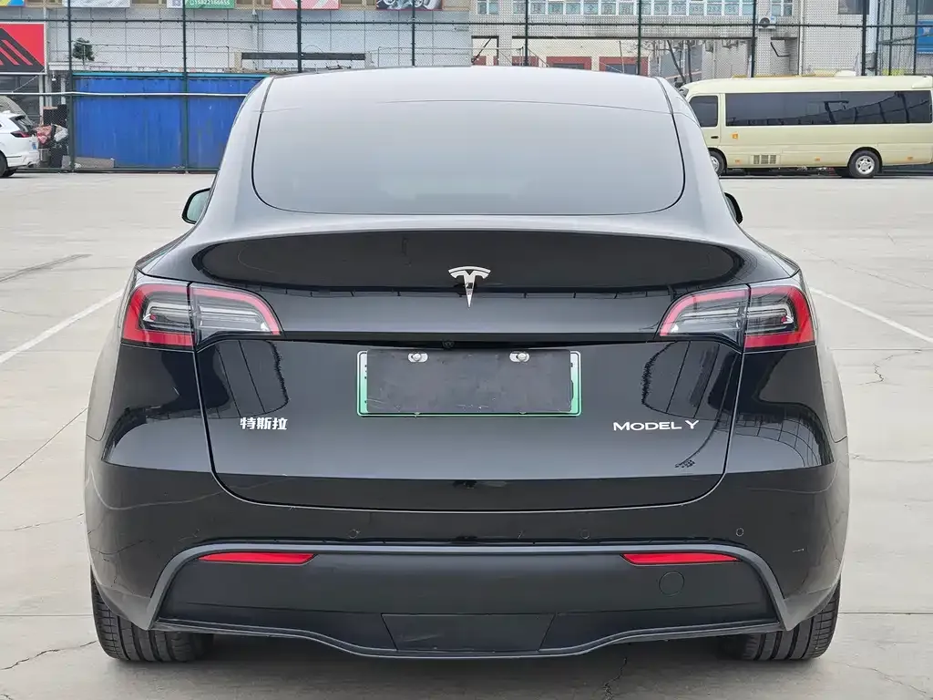 Tesla Model Y — фото 4