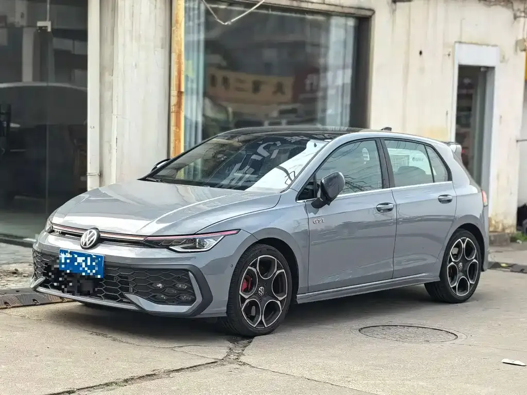Volkswagen Golf GTI — фото 1