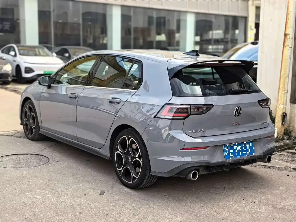 Volkswagen Golf GTI — фото 10