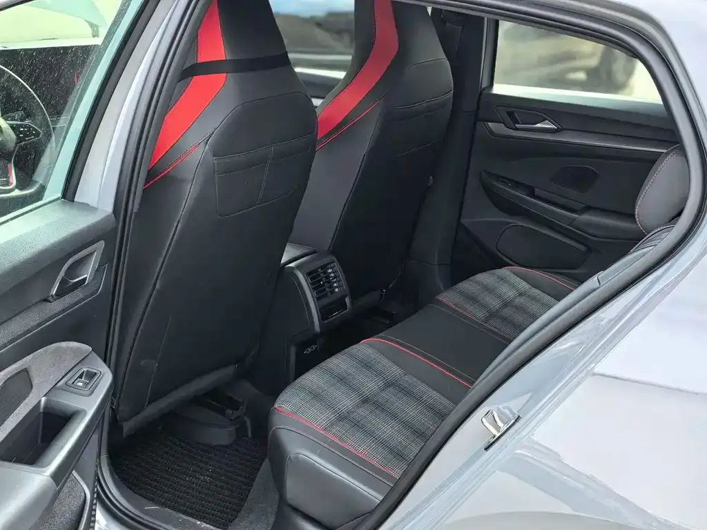 Volkswagen Golf GTI — фото 7