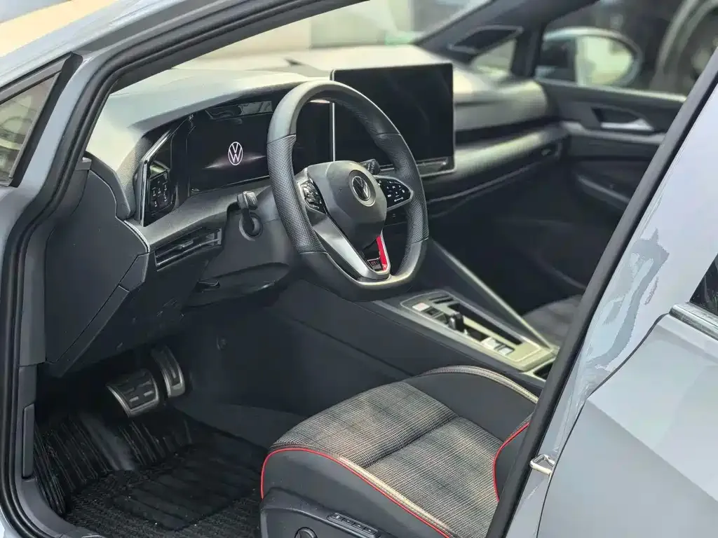 Volkswagen Golf GTI — фото 9