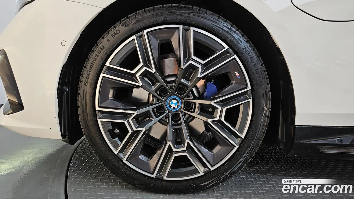 BMW 5-Series 2025 из KR, фото 2