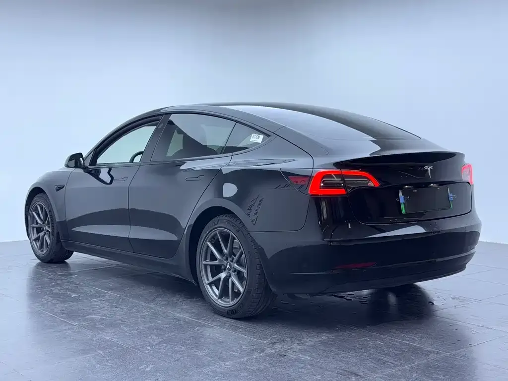 Tesla Model 3 — фото 8