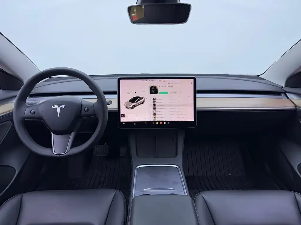 Tesla Model 3 — фото 4