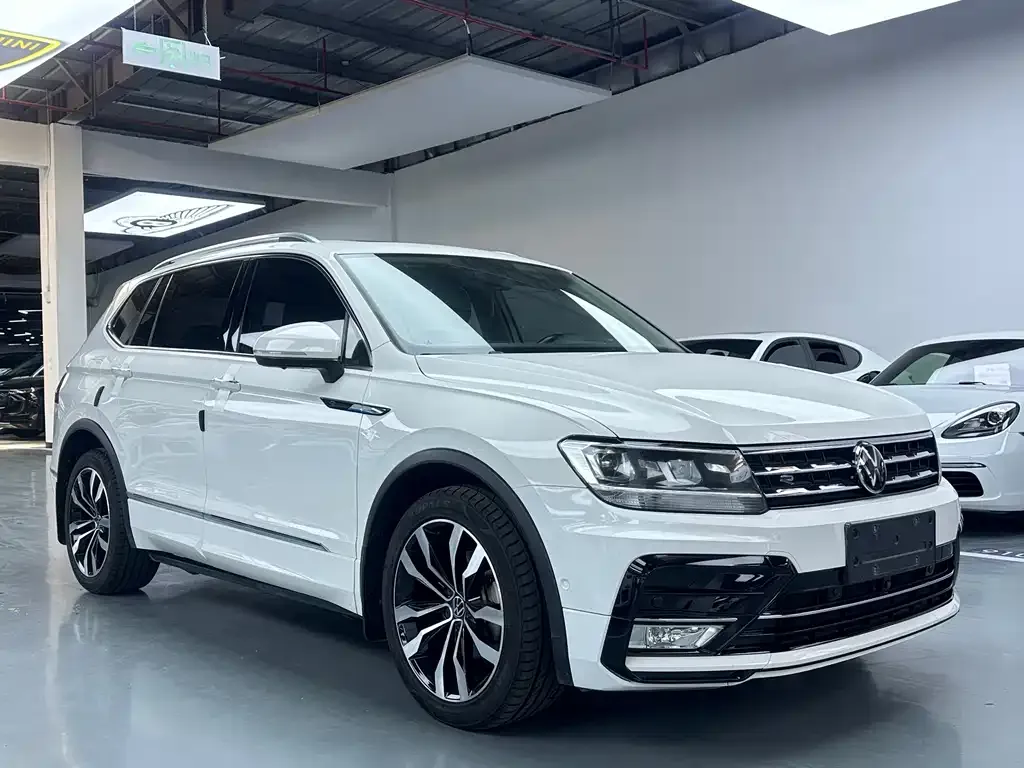 Volkswagen Tiguan L — фото 3