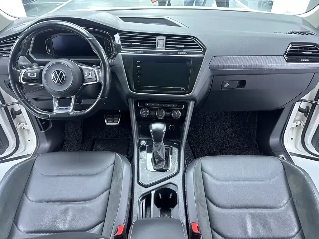 Volkswagen Tiguan L — фото 10