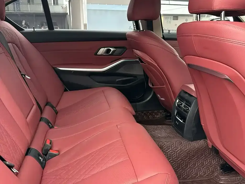 BMW 3 Series 2024 из CN, фото 3