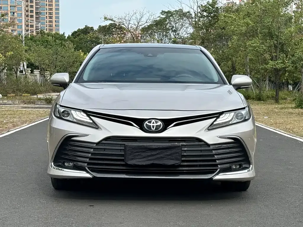 Toyota Camry — фото 2