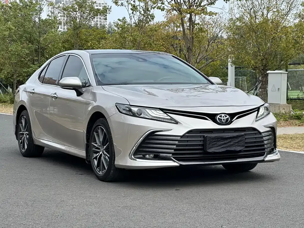 Toyota Camry — фото 10