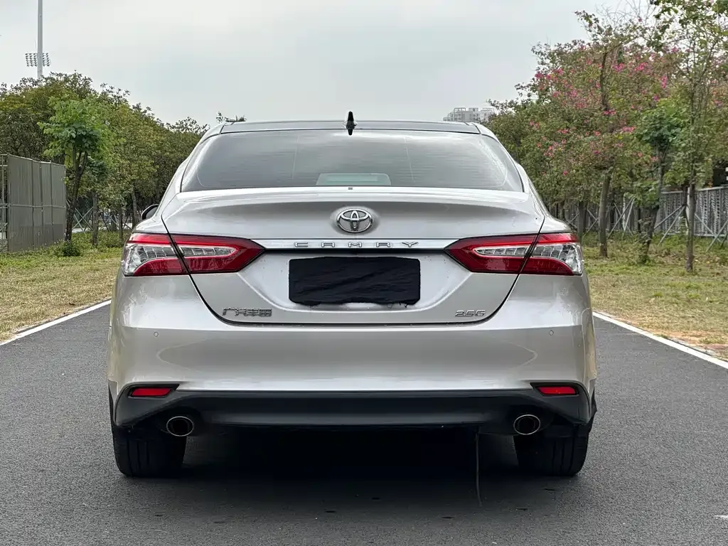 Toyota Camry — фото 4