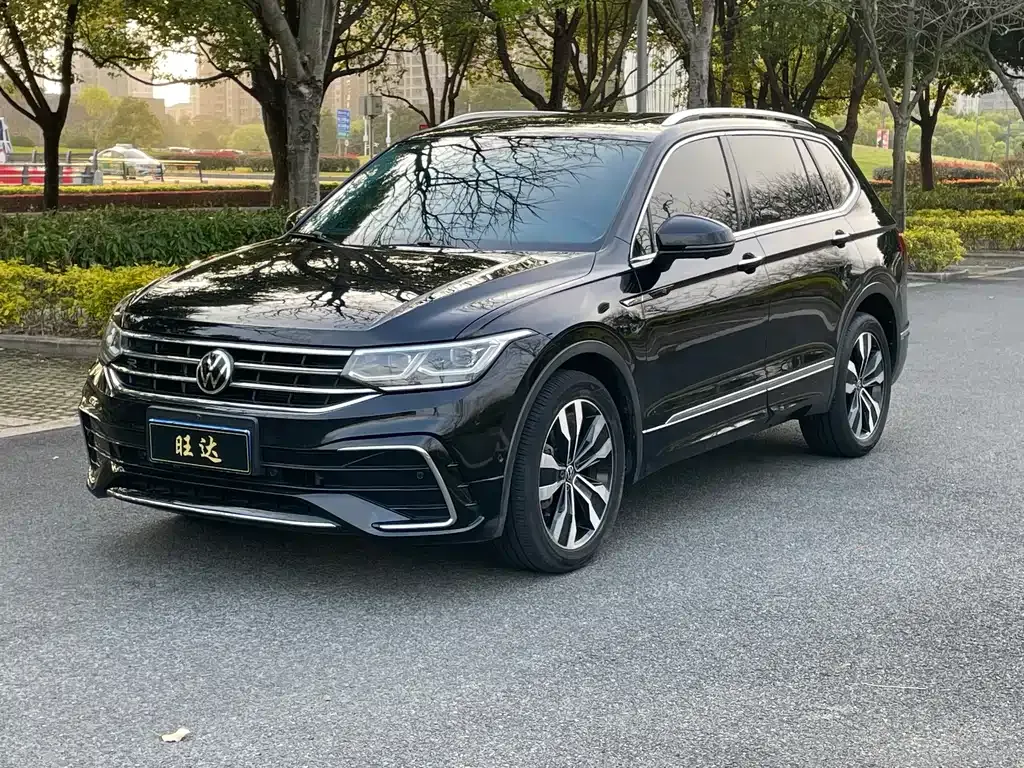 Volkswagen Tiguan L — фото 1